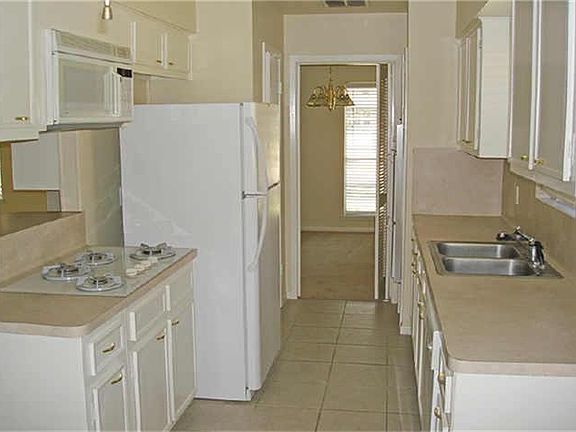 3rd image of 4206 Mona Lee Ln