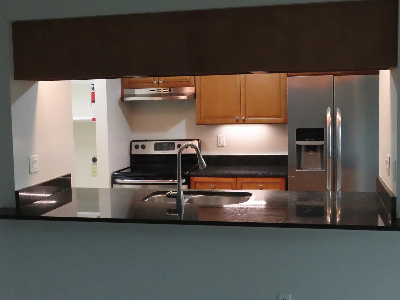 3 bed, 1060 sqft, $2,200 — Photo 3