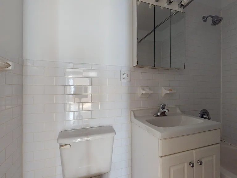 538 W 47th St #4C — Photo 9