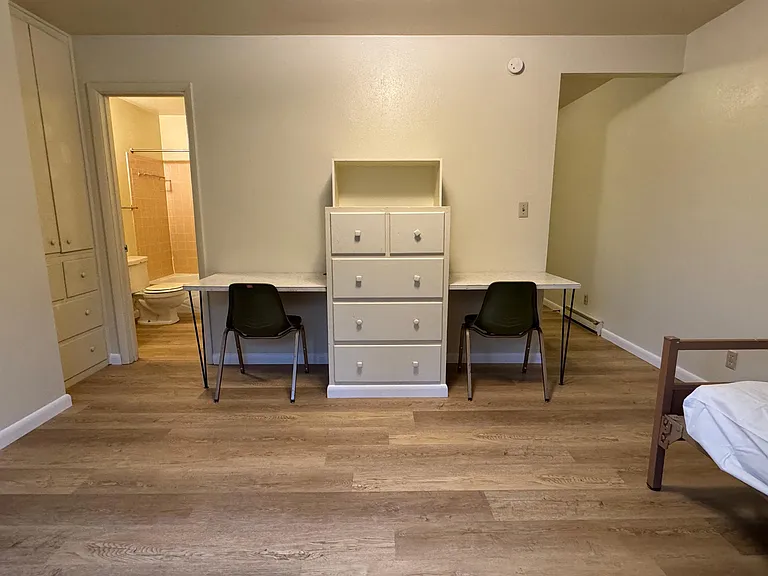 316 E College St — Photo 3
