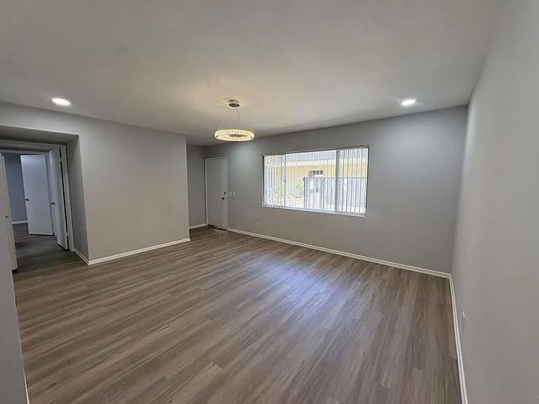 5945 Cloverly Apts — Photo 8
