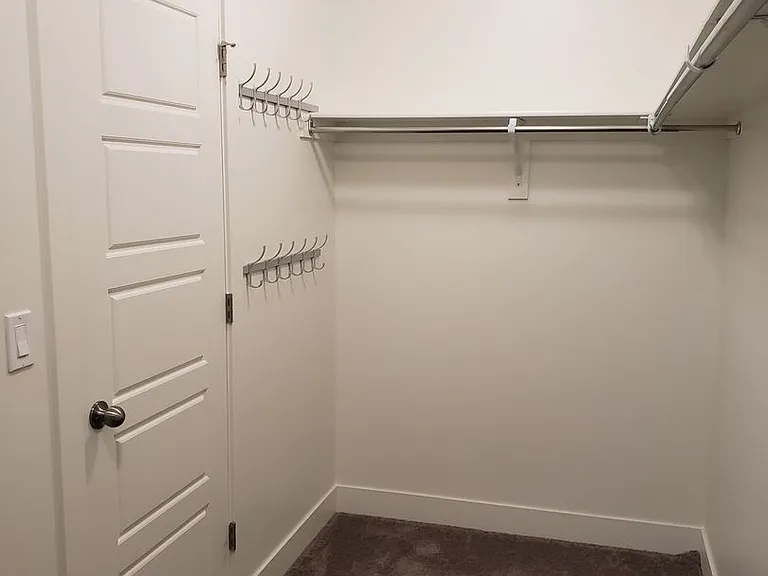 1033 S Vine St — Photo 27