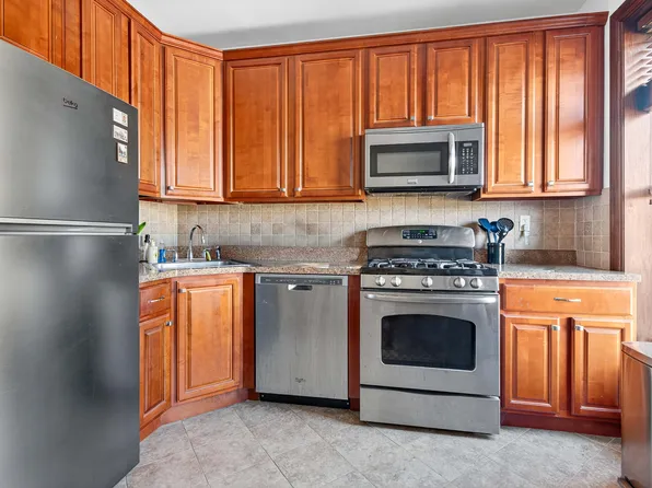 289 Putnam Avenue image 12 of 14