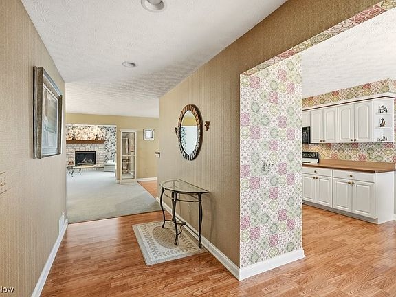 3rd image of 10290 Honeysuckle Ln