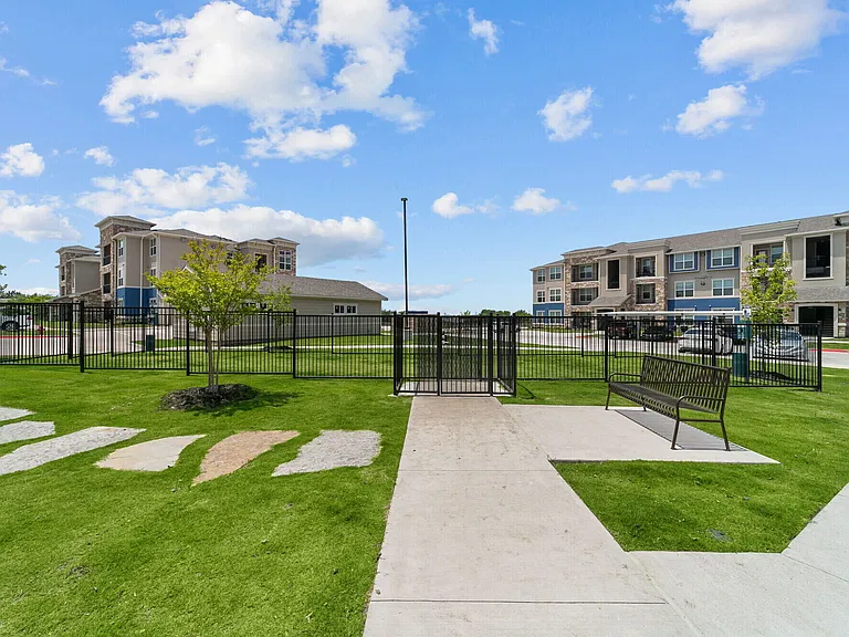 Cross Timbers Apartments — Photo 10