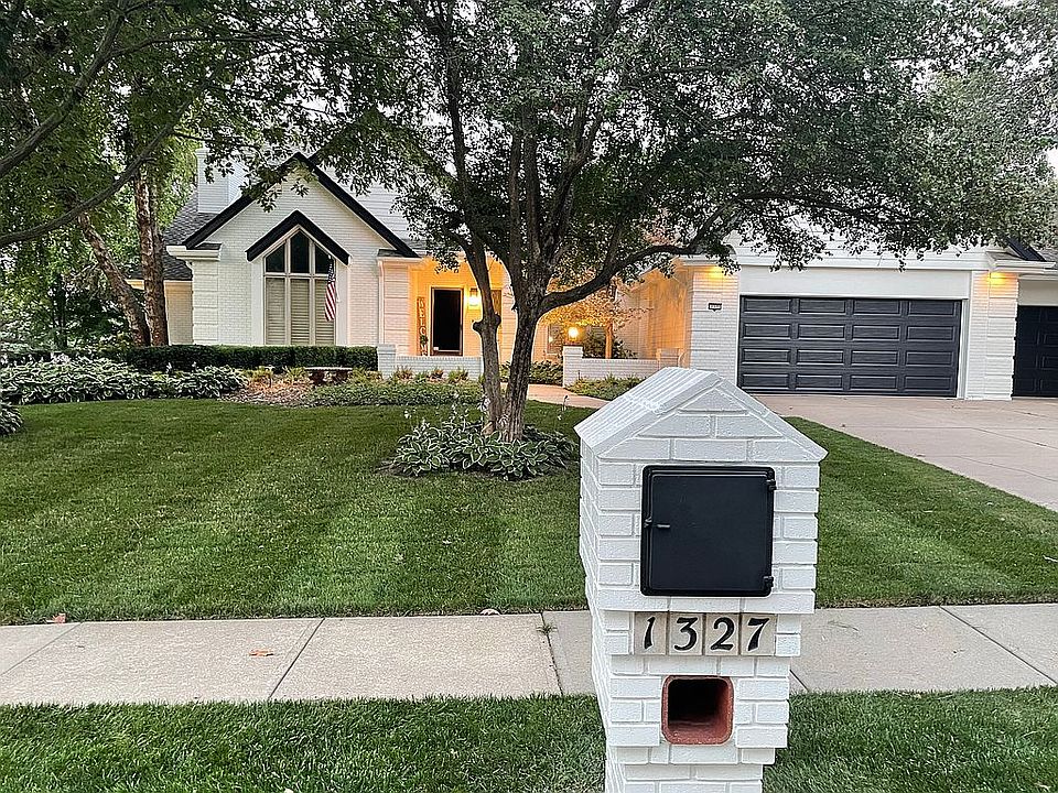 1st image of 1327 N 129th Avenue Cir