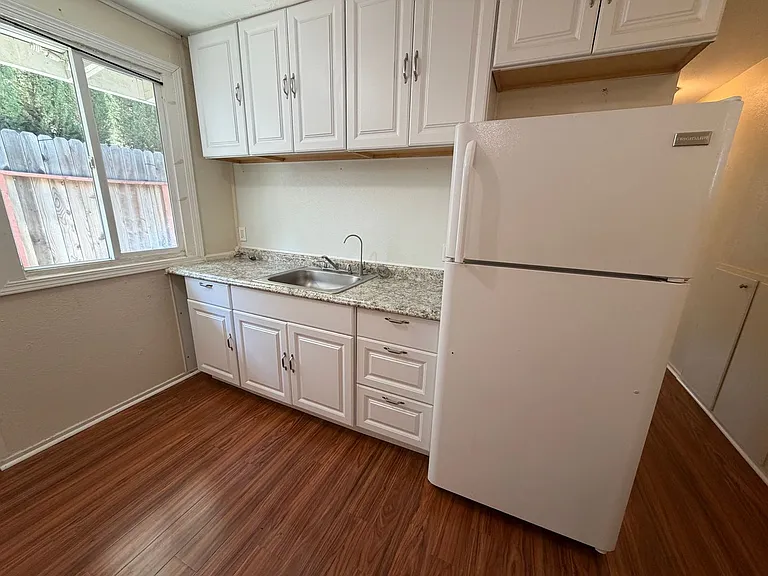 523 D St — Photo 11