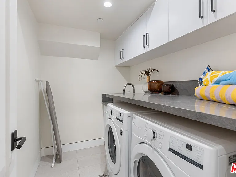 731 N Curson Ave — Photo 62