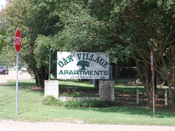Oak Village Apartments, 602 Florida Ave SE #B1c1c3e9a, Denham Springs, LA 70726