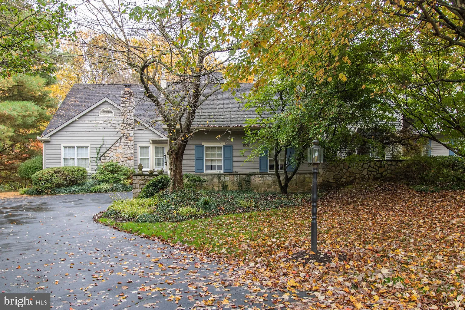 650 Hidden Pond Ln photo 1