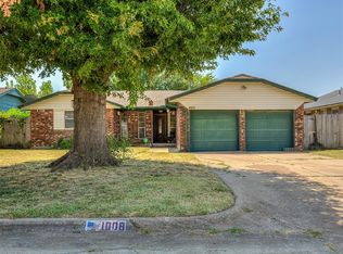 1008 NW 7th Pl, Moore, OK 73160