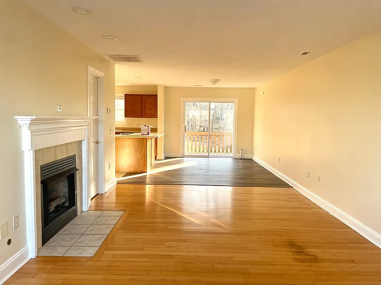 275 Barkwood St — Photo 3