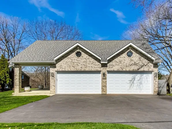 210 Parkway Ave, Lake Zurich, IL 60047
