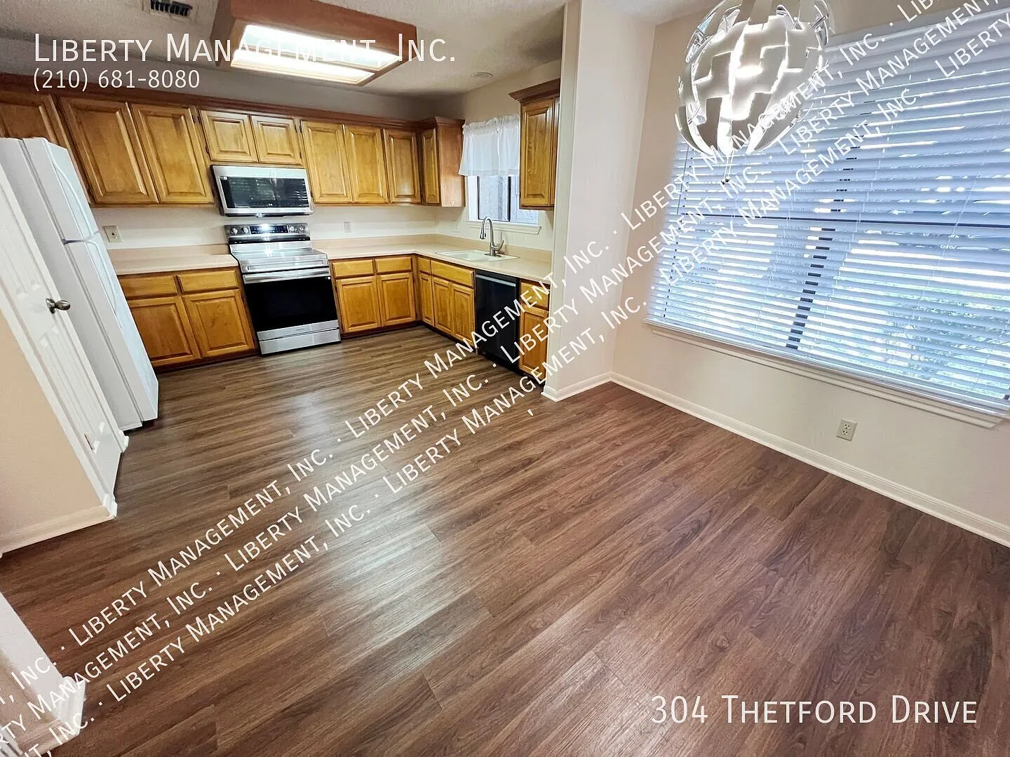 3 Bed, 2.5 Bath 2107 sq ft Townhome in a Gated Community — Photo 3
