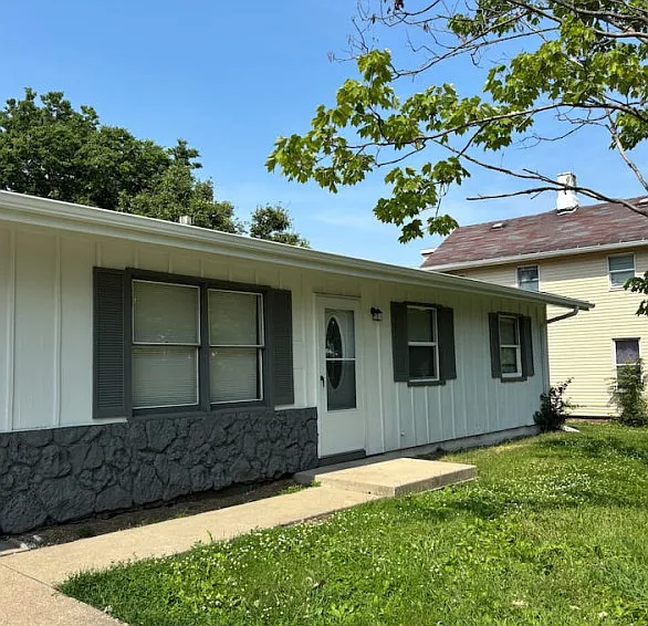 112 E Park St — Photo 2