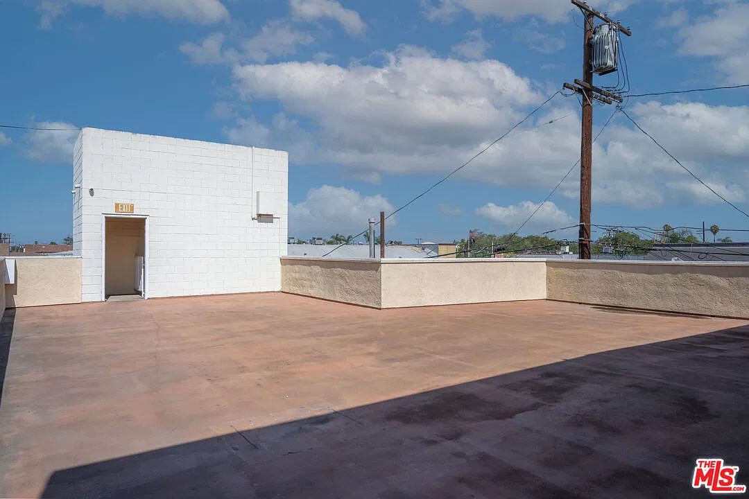 2 bed, 1.0 bath, 750 sqft, $2,400 — Photo 2