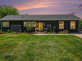 52350 Susan Ln, Dowagiac, MI 49047