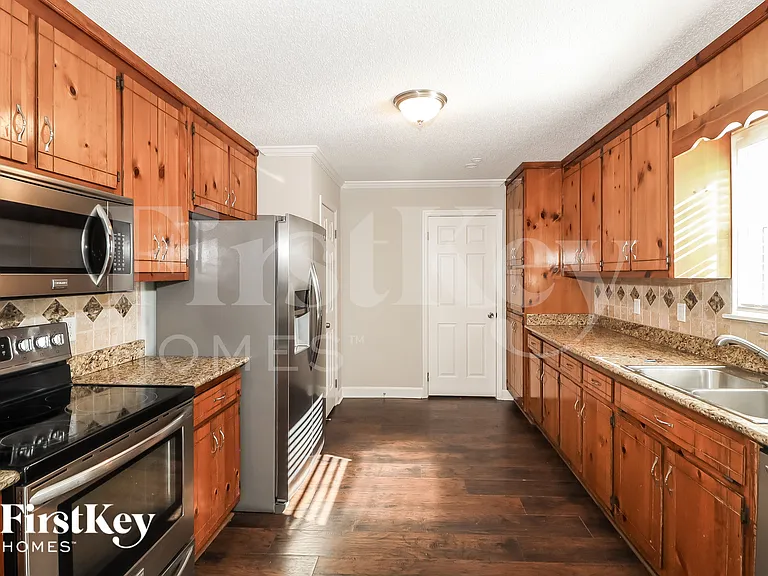 4565 Bonneville Dr — Photo 7
