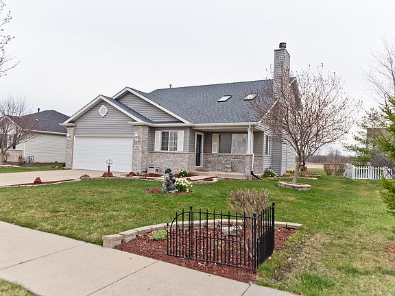 5th image of 811 Blackhawk Dr
