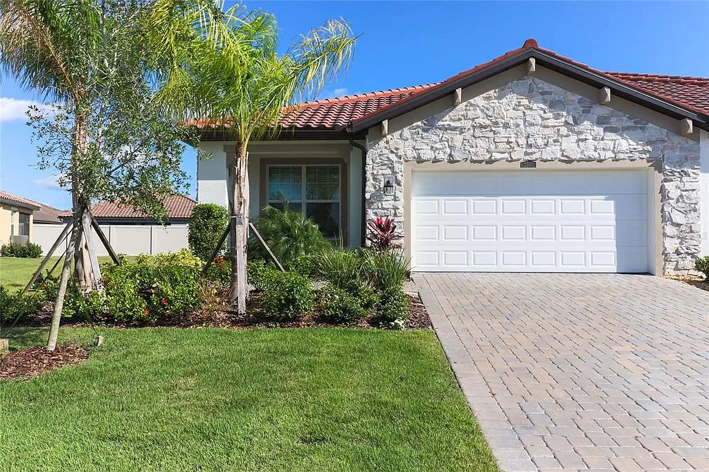 2 bed, 2.0 bath, 1965 sqft, $3,600 — Photo 1