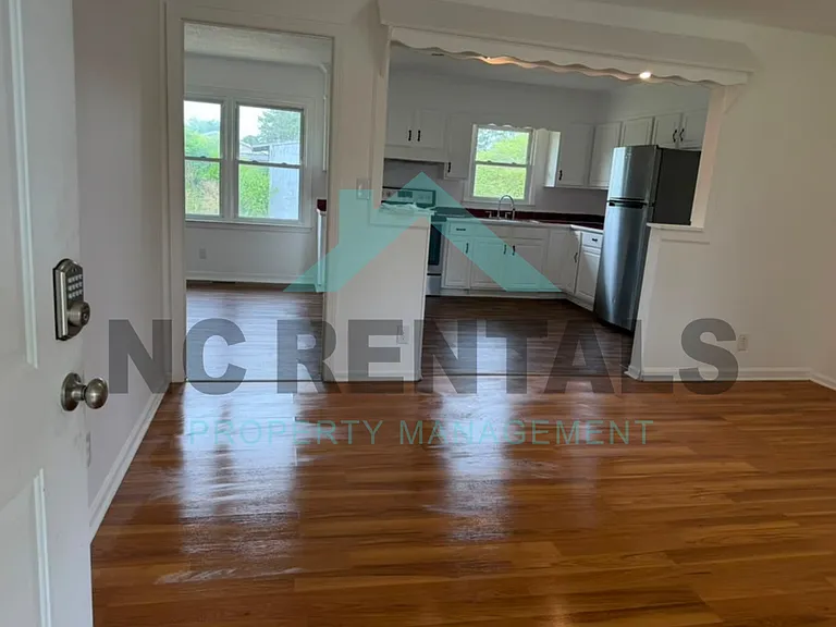 900 Greenwood Blvd — Photo 8