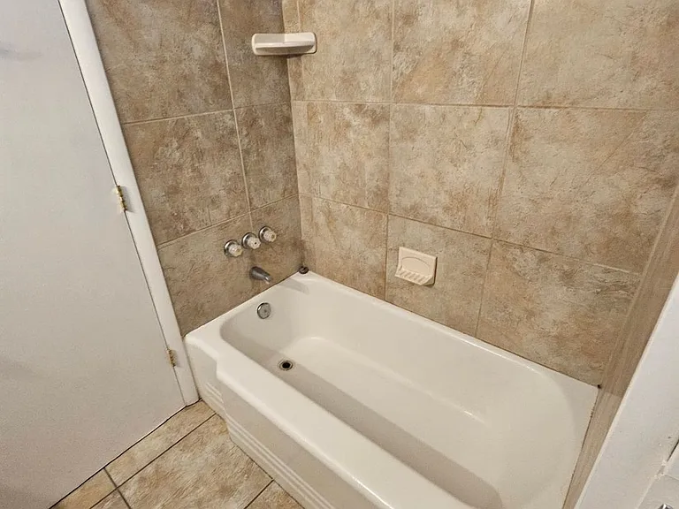 1232 N Main St — Photo 8