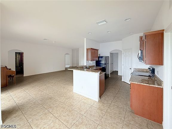 3rd image of 1121 SW 25th St