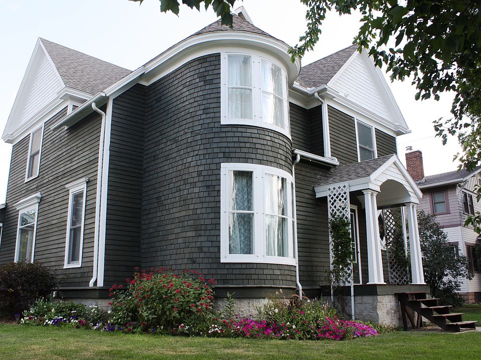 1st image of 602 Central Ave E