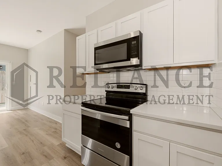 220 W May St — Photo 21