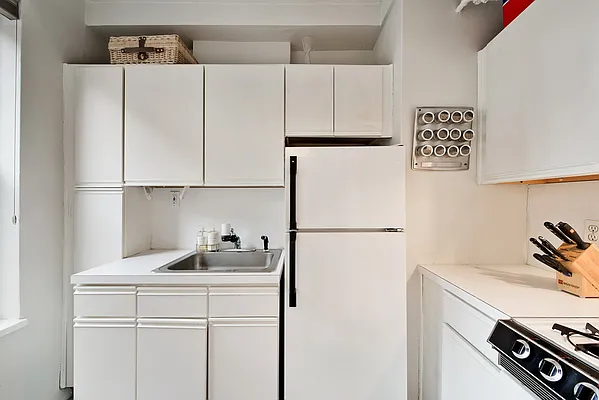 Rented by Halstead Real Estate | media 4