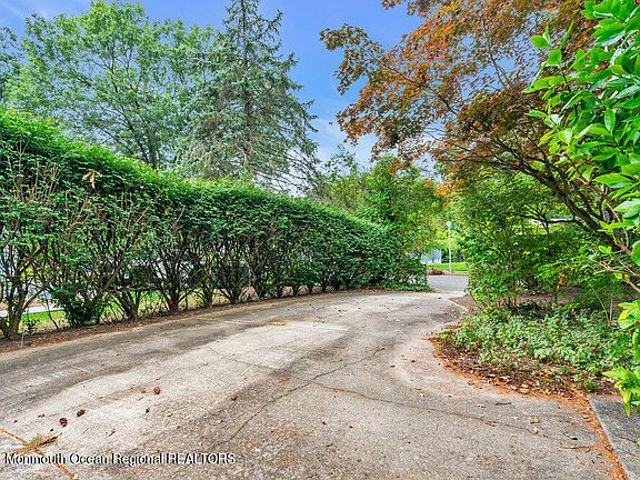 4th image of 517 Hemlock Hill Drive