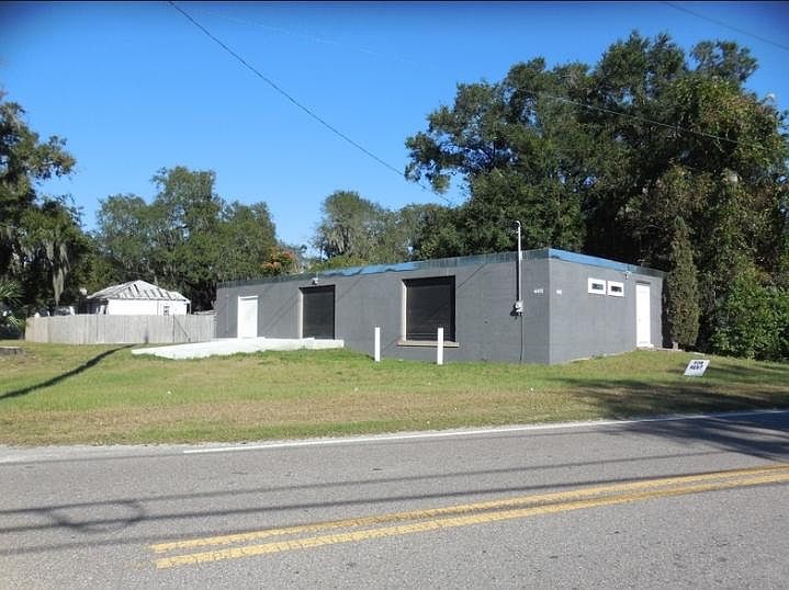 1st image of 4401 Santa Claus Ln