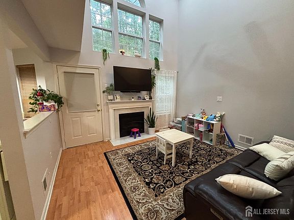 5th image of 162 Briarwood Dr