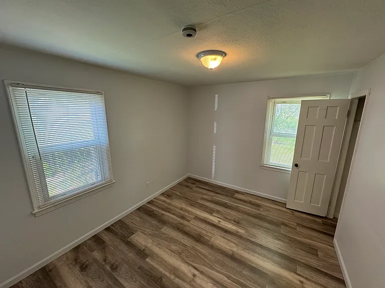 1411 Eastwood Ave — Photo 12