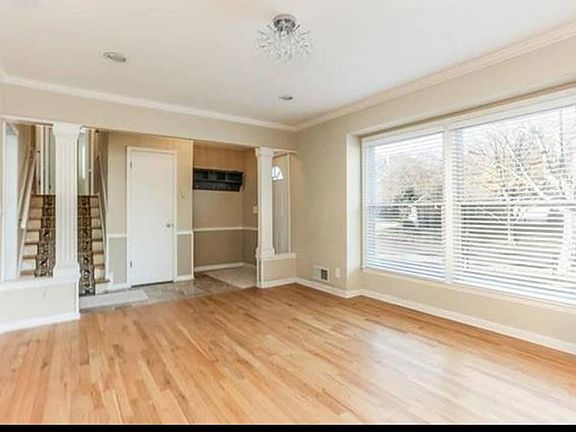 4th image of 9643 Walmer St