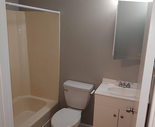 3rd image of 608 N Olive St #16780753
