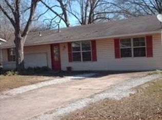 882 Locust Dr, West Point, MS 39773