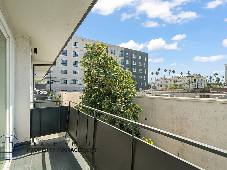 254 S Normandie Ave — Photo 16