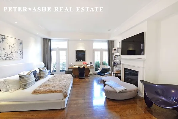 Rented by Peter Ashe | media 8