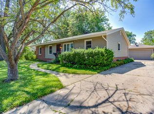 1112 Elmwood Ln, Elk Grove Village, IL 60007