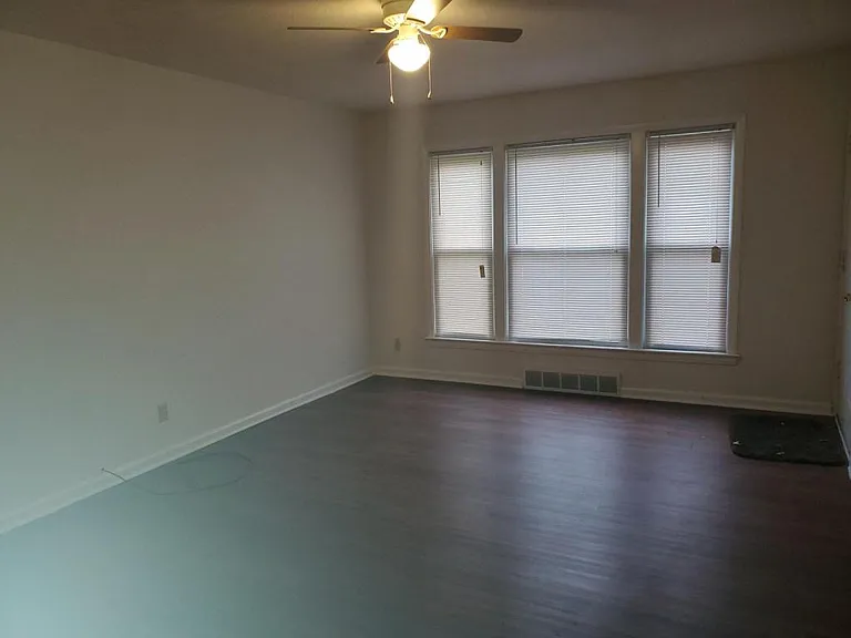 2553 Greenvale Rd — Photo 3