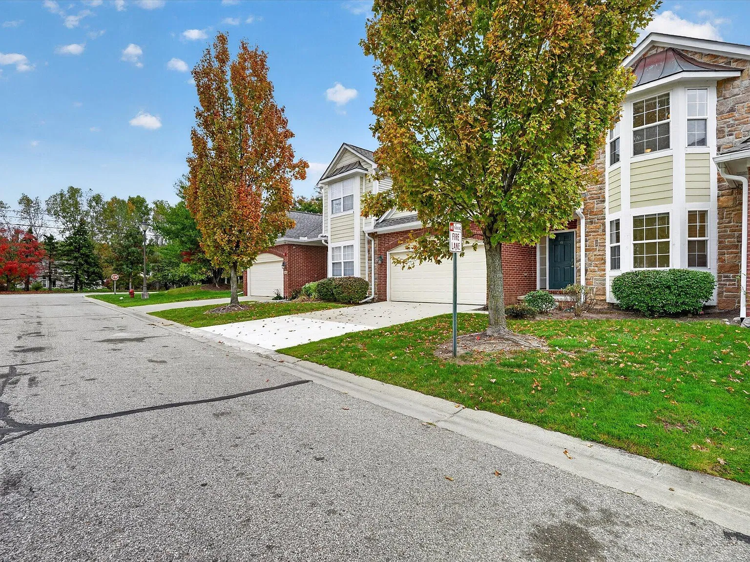 3 bed, 2.5 bath, 1913 sqft, $2,700 — Photo 4