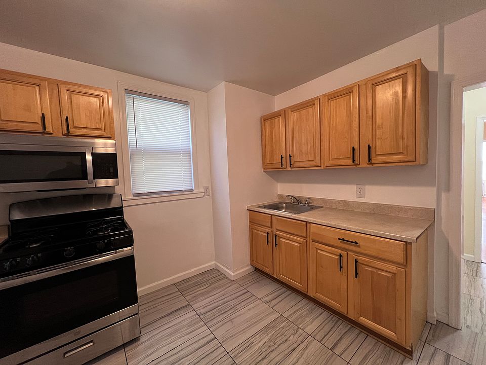 1st image of 136 Bidwell Ave Floor 1