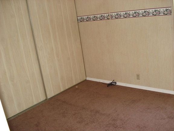 4th image of 811 Lakeshore Dr