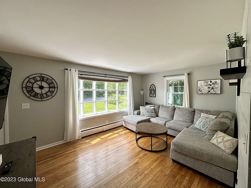 2nd image of 615 Brunswick Road