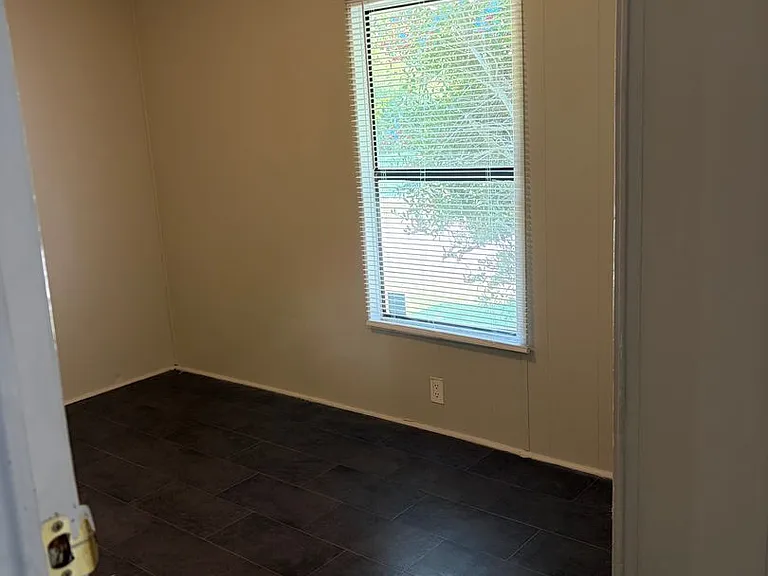 707 Francis St E — Photo 15