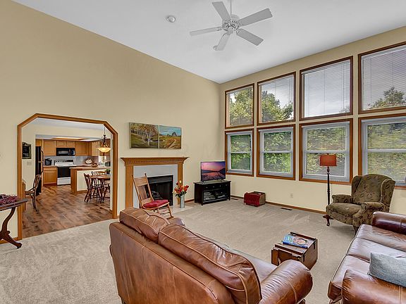 4th image of 9705 Crawford Dr