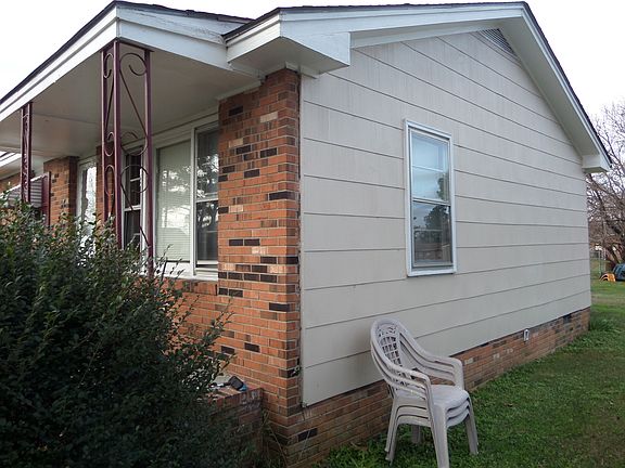 3rd image of 209 Dillard St