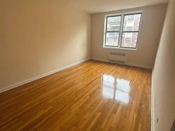 140-21 Burden Crescent image 1 of 7