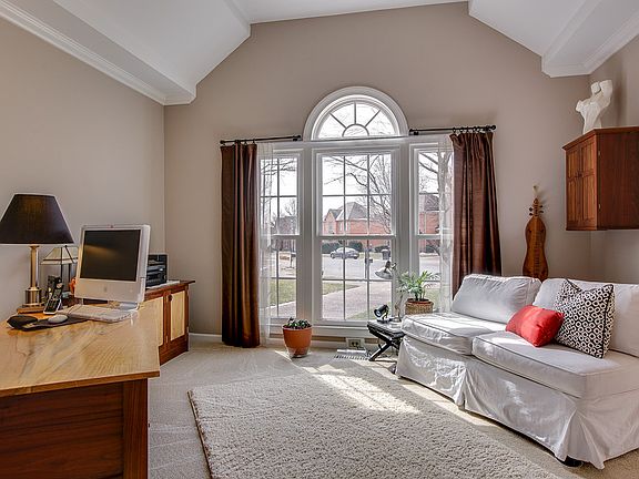 3rd image of 608 Bonnie Pl
